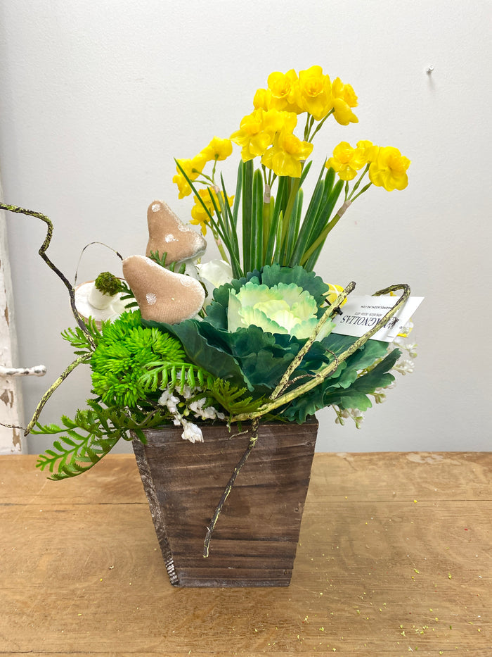 14" Magic In The Garden Centerpiece