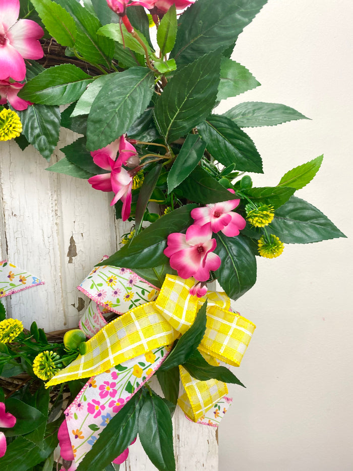 19" Taste of Spring Wreath