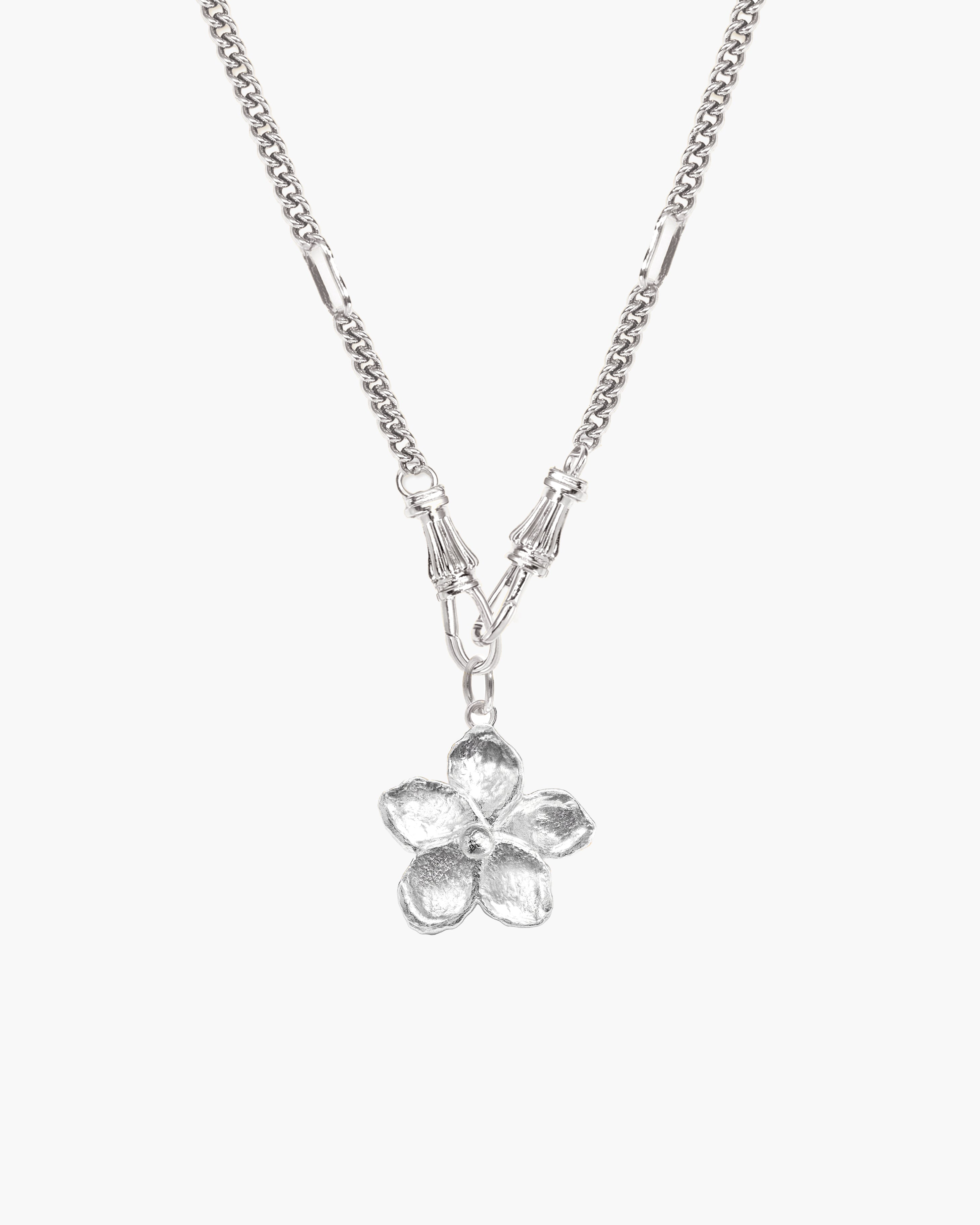 Deco Clasp Chain Necklace in Gold