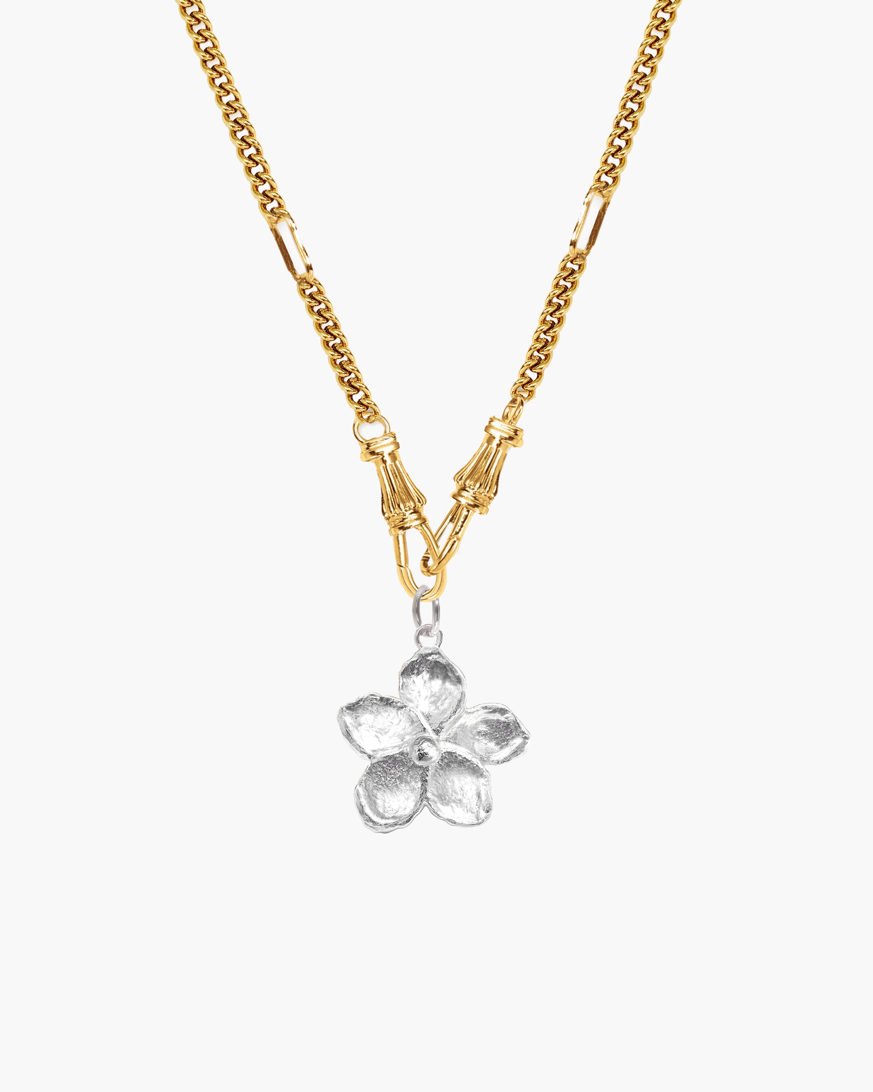 Deco Clasp Chain Necklace in Gold