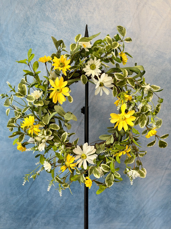22" white & yellow daisy wreath for farmhouse Spring home decor from Magnolias Home Decor