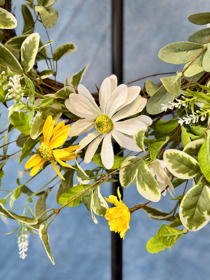 White & yellow daisy wreath styled for Spring home decor from Magnolias Home Decor