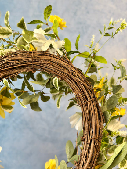 White & yellow daisy wreath view 6 from Magnolias Home Decor