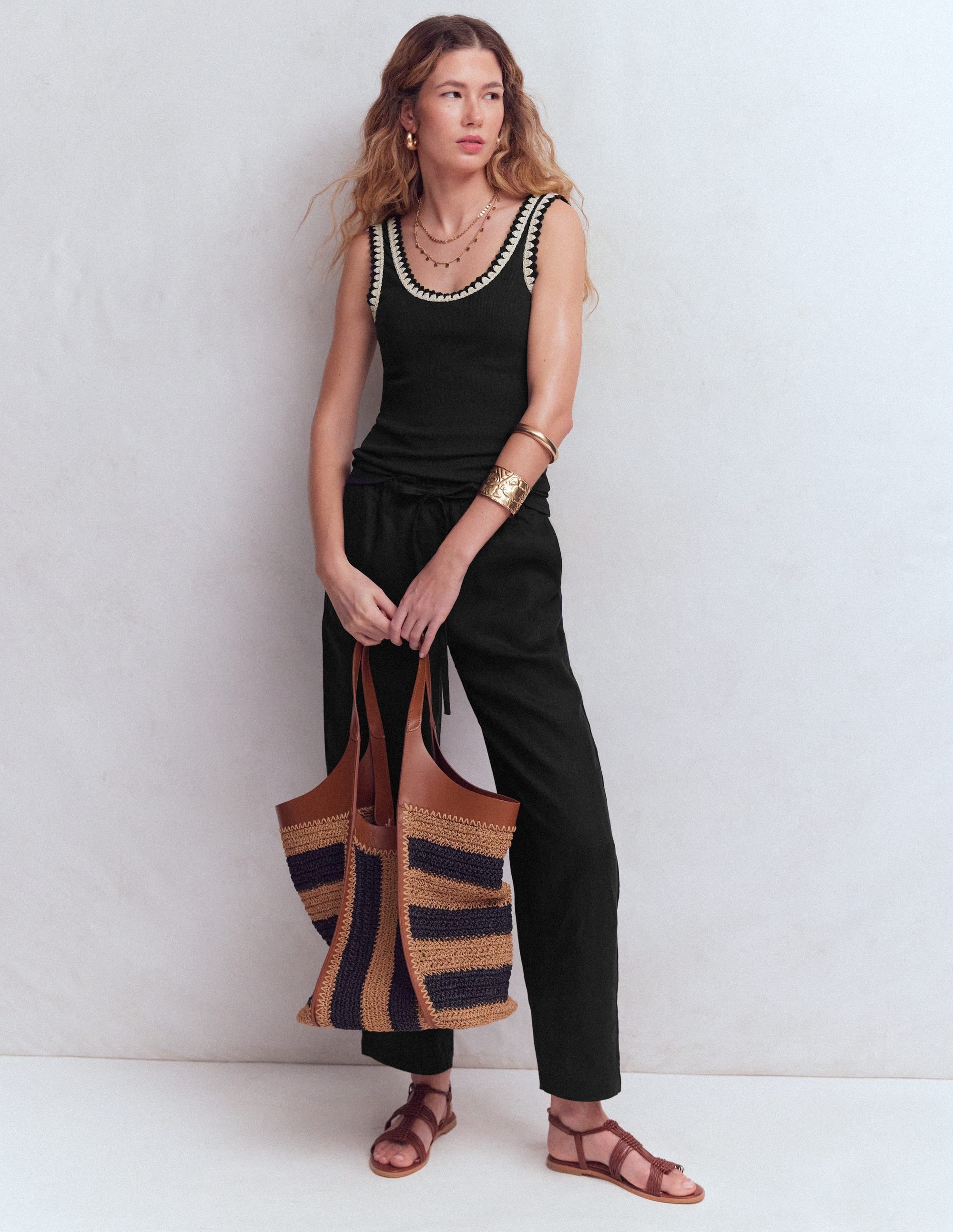 Maddie Trim Detail Vest-Black