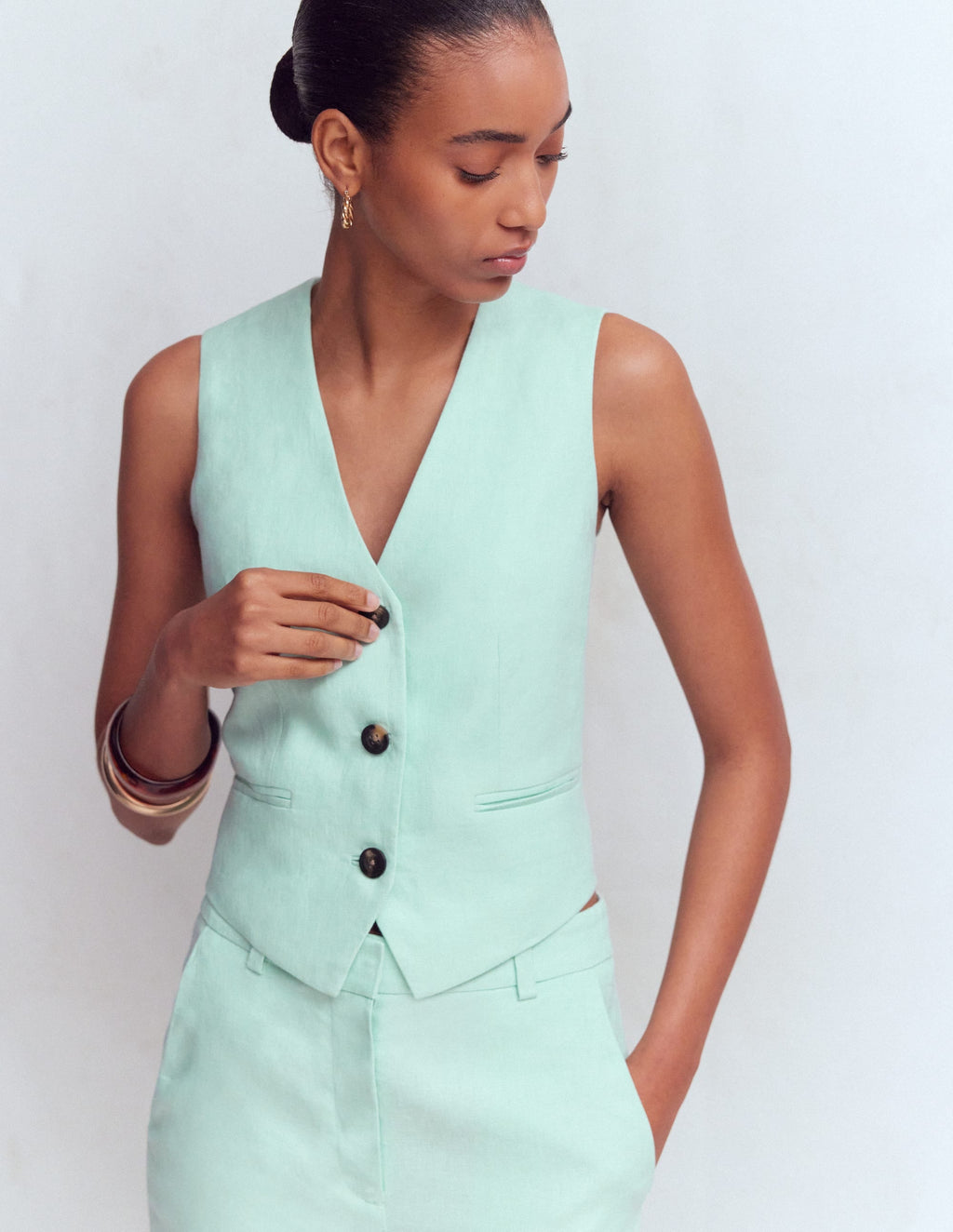 Linen V-Neck Waistcoat-Spearmint