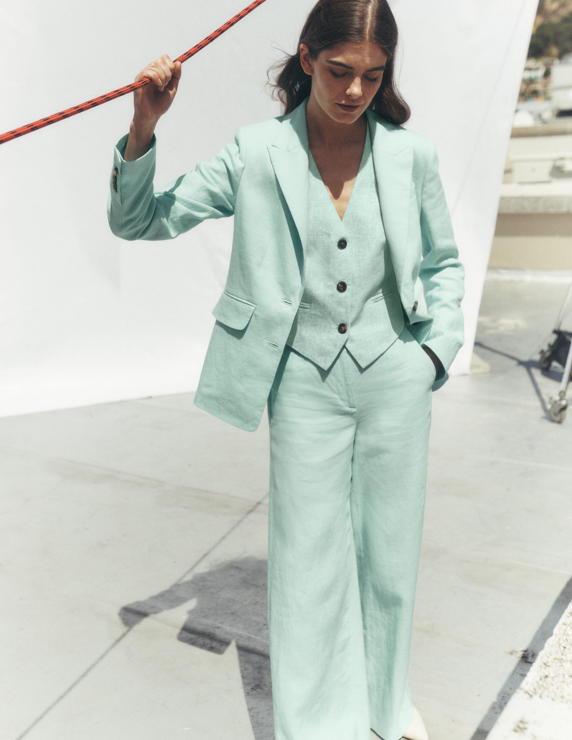 Linen V-Neck Waistcoat-Spearmint