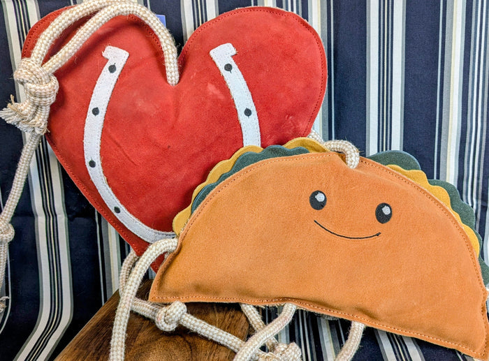 Lucky In Love Horse Stall Toy