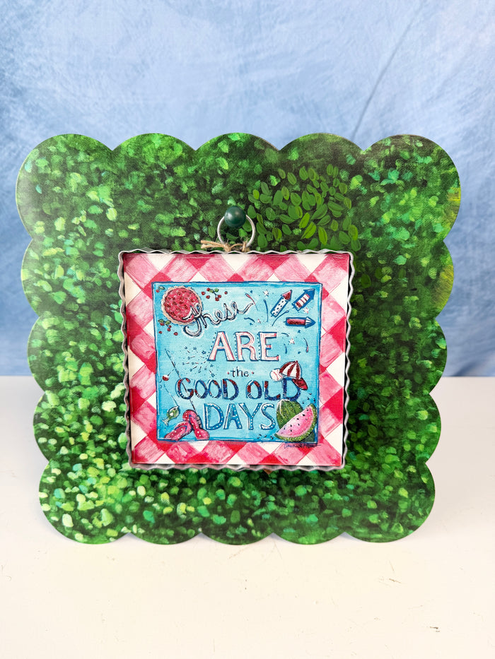 Scallop Boxwood Display Board