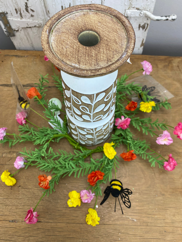 Close-up of summer days bee candle ring detail from Magnolias Home Decor
